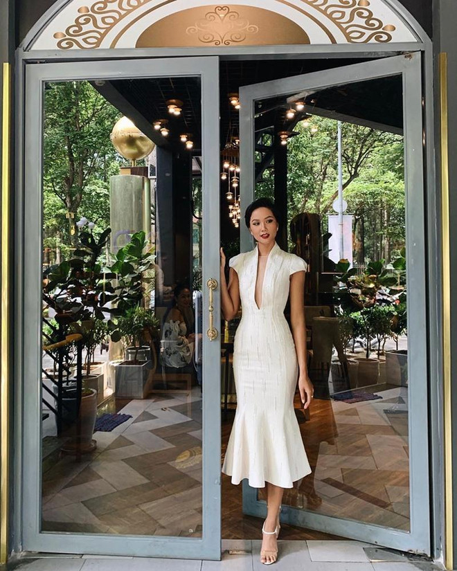 Nắng nóng đỉnh điểm, mỹ nhân Việt cùng diện đồ trắng sáng 'giải nhiệt' ảnh 13