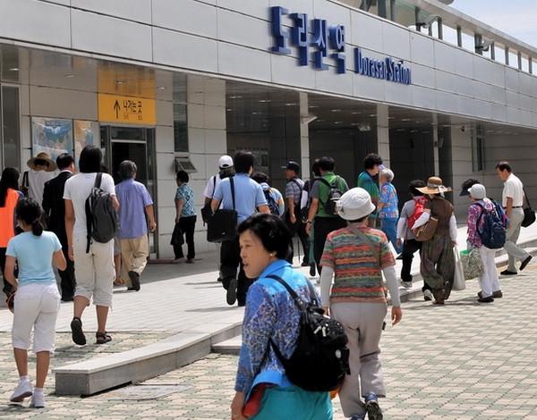 Số khách du lịch tới thành phố biên giới liên Triều tăng mạnh ảnh 1