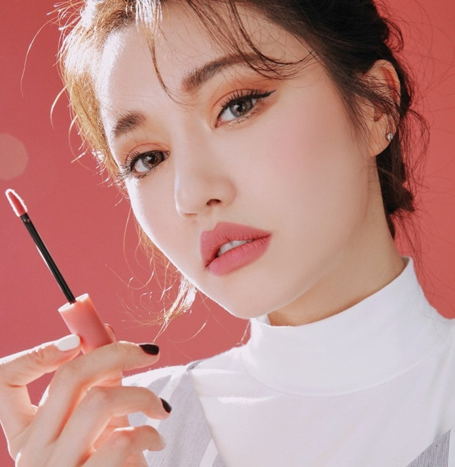 6 mẹo giữ lớp trang điểm lâu trôi trong ngày Hè nắng nóng ảnh 7