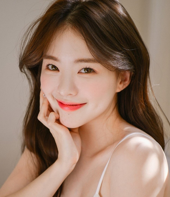 6 mẹo giữ lớp trang điểm lâu trôi trong ngày Hè nắng nóng ảnh 3