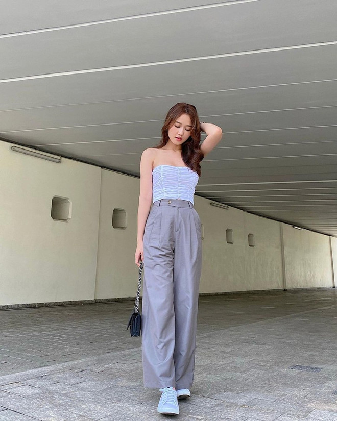 Combo sơmi, quần jeans phủ sóng thời trang đường phố của dàn sao Việt ảnh 13