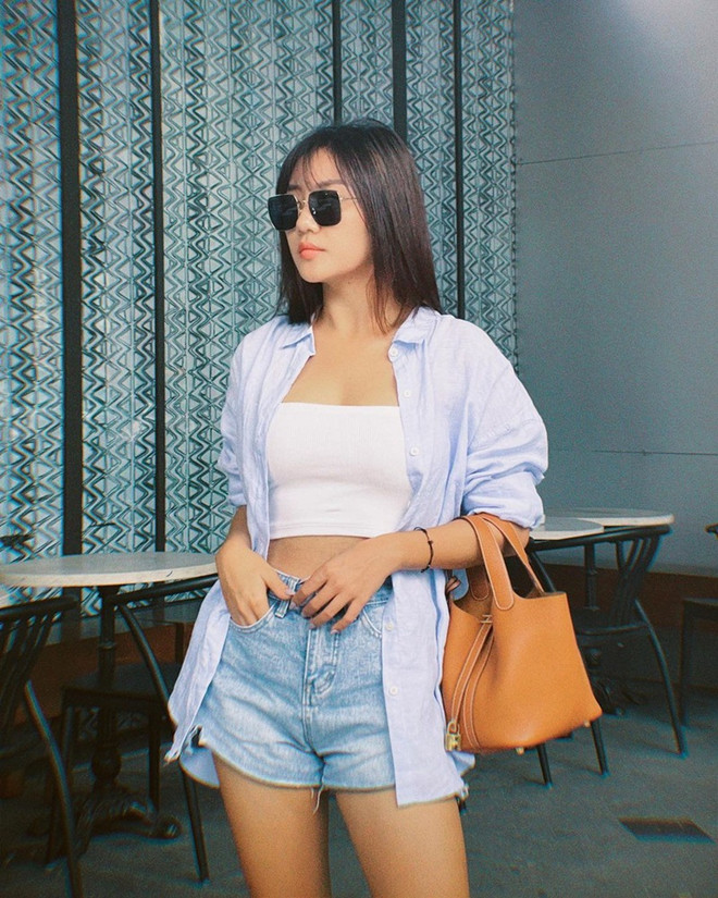 Combo sơmi, quần jeans phủ sóng thời trang đường phố của dàn sao Việt ảnh 4