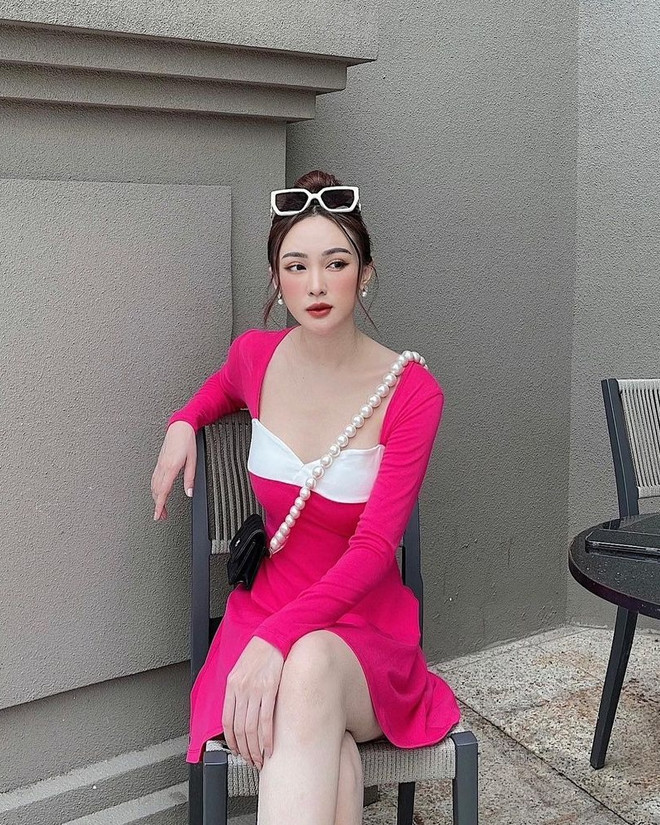 Combo sơmi, quần jeans phủ sóng thời trang đường phố của dàn sao Việt ảnh 9