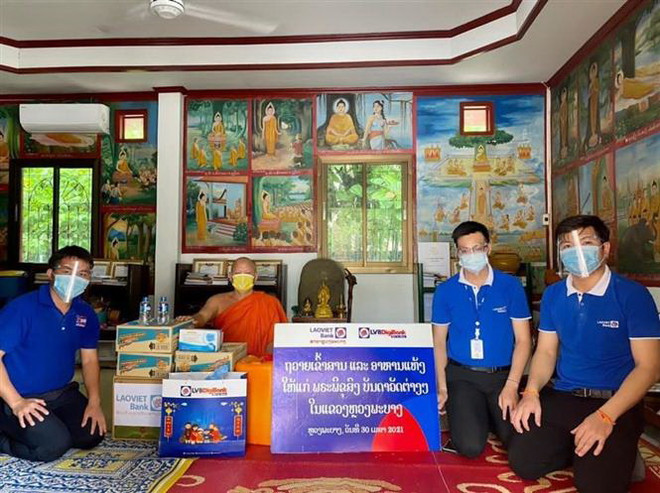 Người Việt tại Lào chung tay cùng chính quyền sở tại phòng dịch ảnh 1