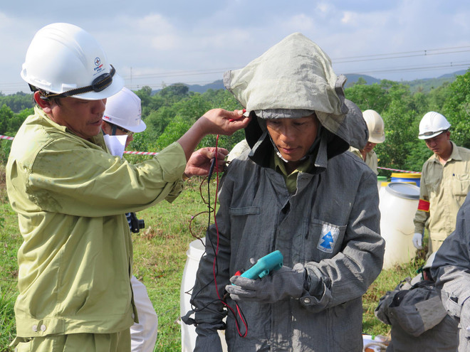 Ứng dụng công nghệ sửa chữa đường dây 500kV không cần cắt điện ảnh 1