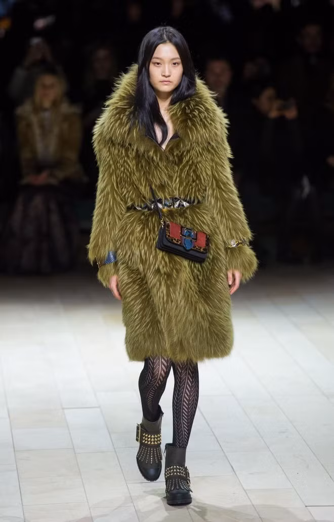 Burberry sẽ 'cấm cửa' chất liệu nhựa trong các sản phẩm từ 2025 ảnh 2