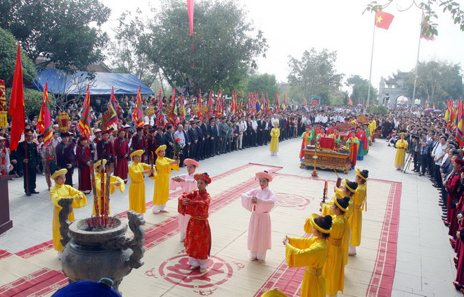 Phú Thọ gìn giữ bản sắc văn hóa lễ hội đền Mẫu Âu Cơ ảnh 1