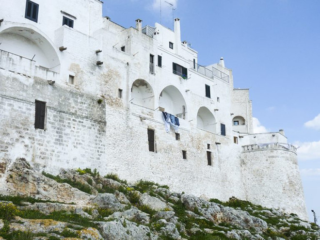 Tận hưởng biển xanh biếc, nắng vàng ươm tại "gót giày" của Italy ảnh 7