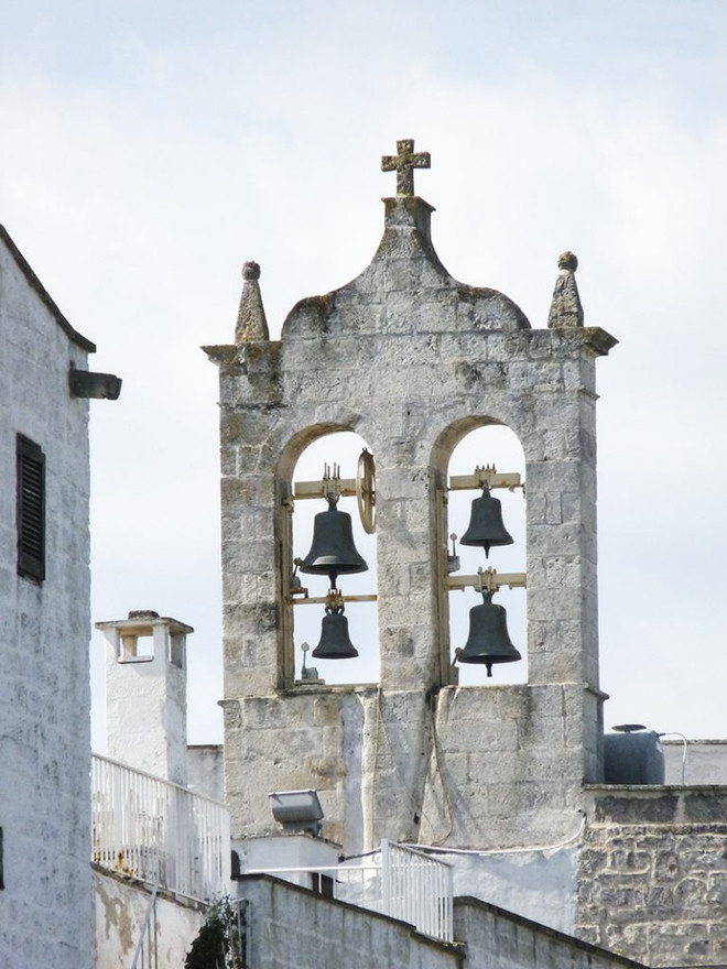 Tận hưởng biển xanh biếc, nắng vàng ươm tại "gót giày" của Italy ảnh 5