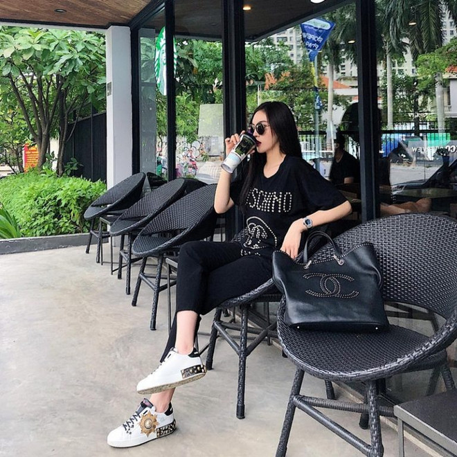 Mỹ nhân Việt “ướp lạnh” ngày hè với street style ngập tràn sắc trắng ảnh 13