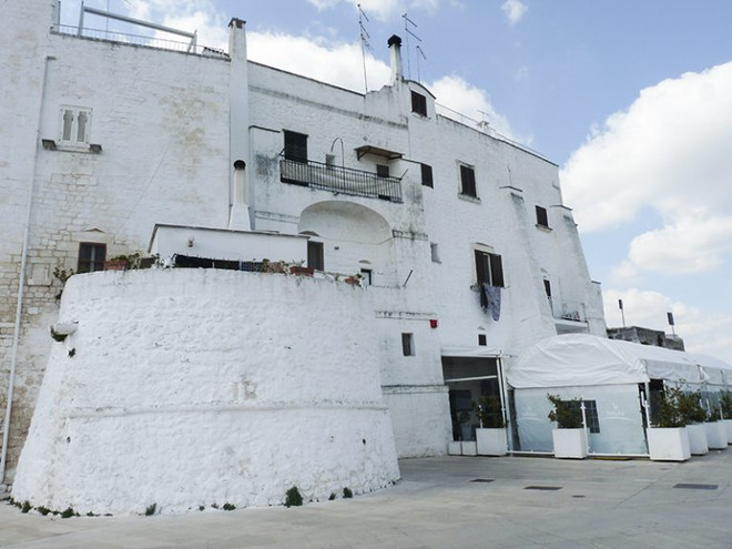 Tận hưởng biển xanh biếc, nắng vàng ươm tại "gót giày" của Italy ảnh 6