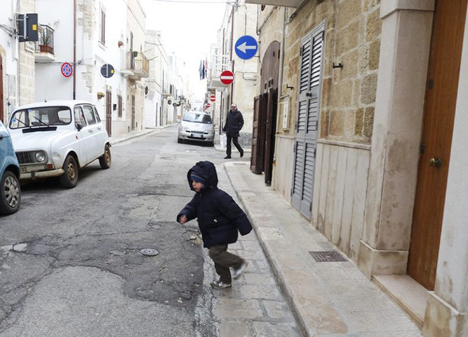 Tận hưởng biển xanh biếc, nắng vàng ươm tại "gót giày" của Italy ảnh 14