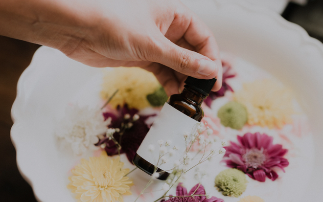 Bốn cách giúp bạn tạm biệt mùi hôi mái tóc dễ bị ẩm và đổ dầu ảnh 1