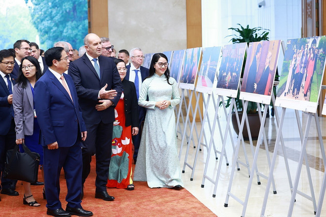 ttxvn_thu_tuong_pham_minh_chinh_hoi_kien_tong_thong_bulgaria_rumen_radev_7722437 (2).jpg