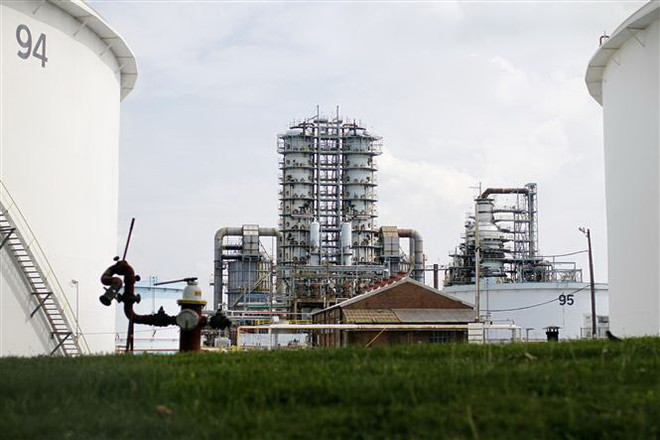 Giá dầu tăng trước khả năng Mỹ thông qua gói kích thích kinh tế ảnh 1