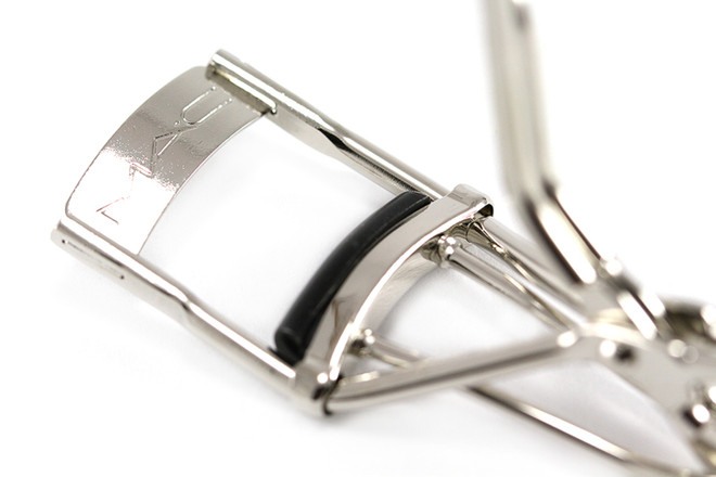 5 dụng cụ bấm mi hoàn hảo nhất cho dáng mắt châu Á ảnh 3