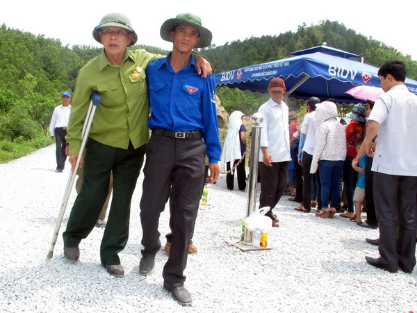 Hàng vạn du khách thăm viếng nơi an nghỉ của Đại Tướng ảnh 1