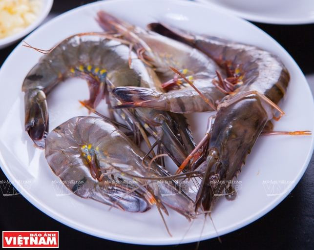 Thưởng thức hương vị thanh tao của món cơm hấp lá sen ảnh 3