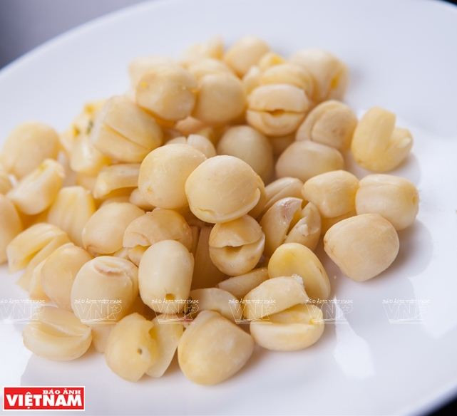 Thưởng thức hương vị thanh tao của món cơm hấp lá sen ảnh 2