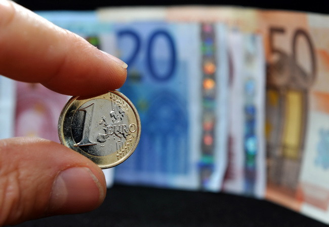 Đồng euro vững giá sau khi ECB quyết định giữ nguyên lãi suất ảnh 1