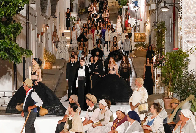 Dolce & Gabbana Thu Đông: Khúc hoan ca nghệ thuật thủ công lâu đời ảnh 1