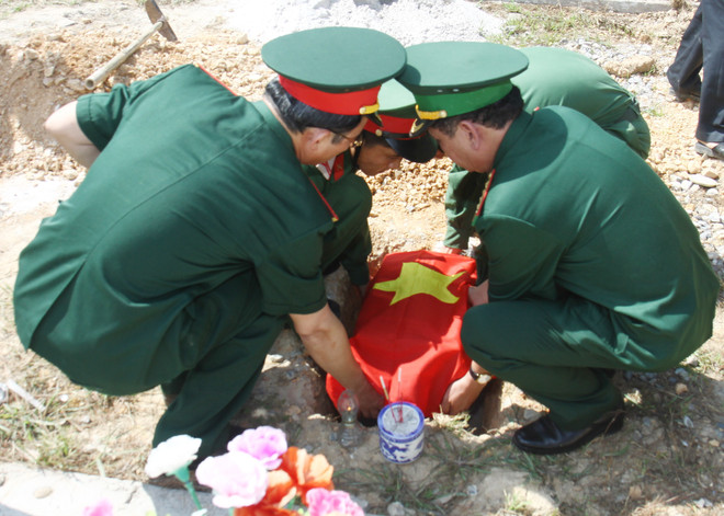 Quảng Trị: Phát hiện 5 hài cốt liệt sỹ trong phần đất của dân ảnh 1