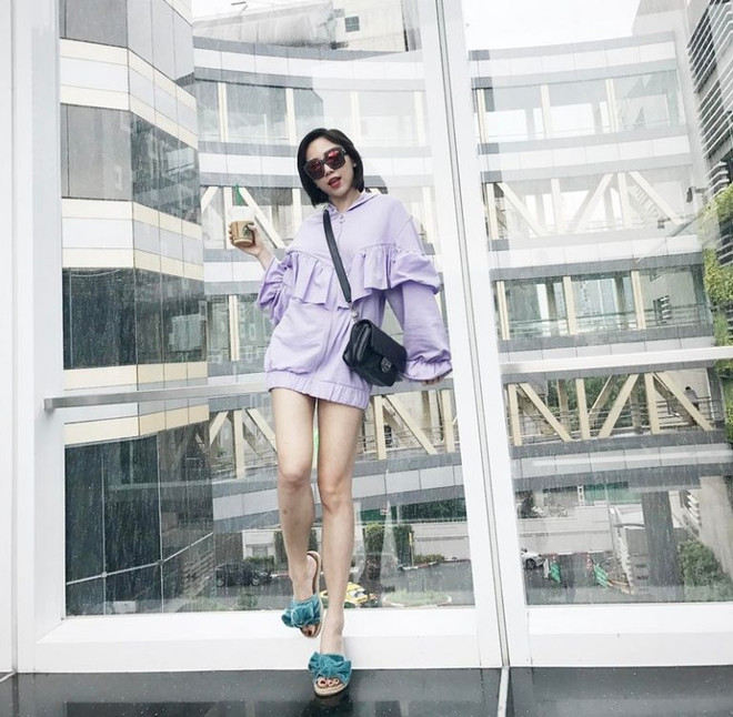 Mỹ nhân Việt lăngxê sắc trắng-đen trên sàn diễn đường phố ảnh 14