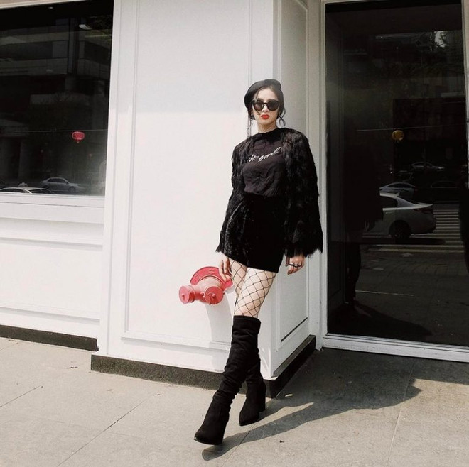Mỹ nhân Việt lăngxê sắc trắng-đen trên sàn diễn đường phố ảnh 7