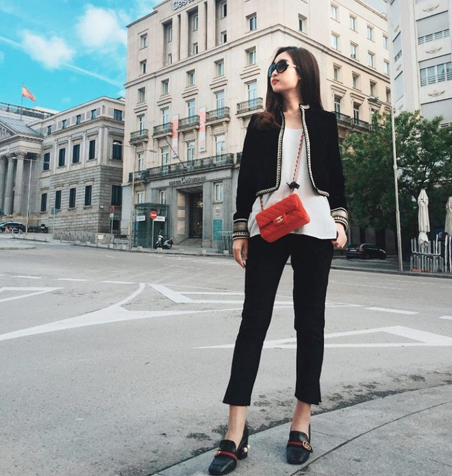 Mỹ nhân Việt lăngxê sắc trắng-đen trên sàn diễn đường phố ảnh 6