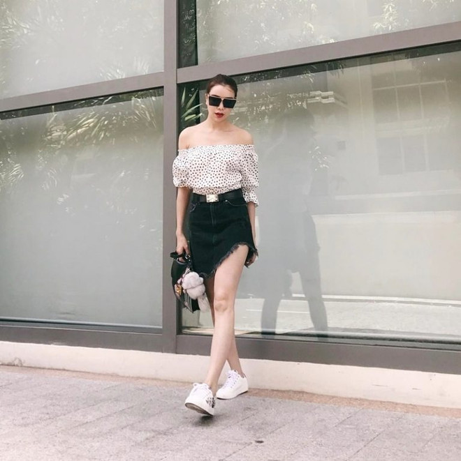 Mỹ nhân Việt lăngxê sắc trắng-đen trên sàn diễn đường phố ảnh 10