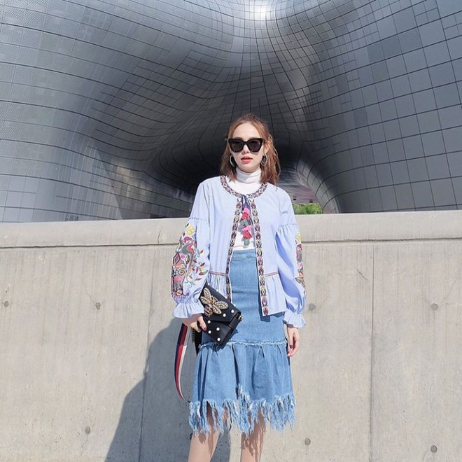 Mỹ nhân Việt lăngxê sắc trắng-đen trên sàn diễn đường phố ảnh 12