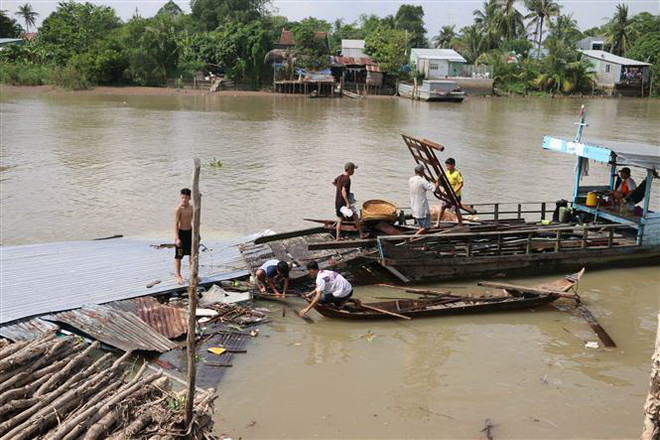 An Giang: Sạt lở đất bờ sông khiến ba căn nhà bị cuốn trôi ảnh 2