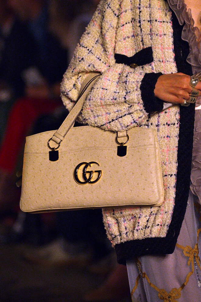 Hồ Ngọc Hà diện nguyên cây Gucci, gây ấn tượng với báo nước ngoài ảnh 16