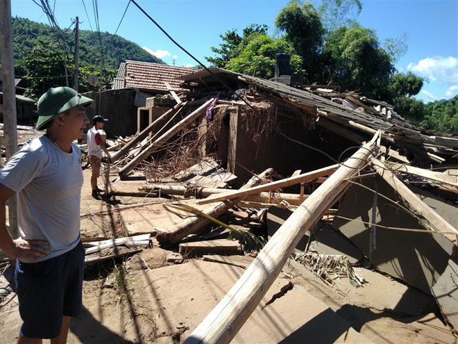 Lâm Đồng: Sập nhà giữa đêm, cả gia đình may mắn thoát nạn ảnh 1