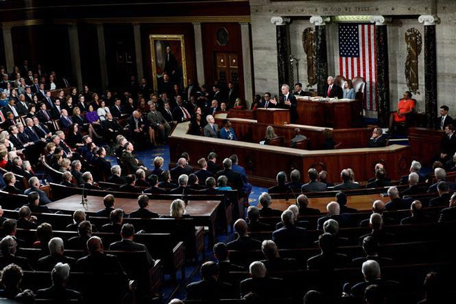 Mỹ: Phe Dân chủ tại quốc hội theo đuổi kế hoạch đầu tư 2.000 tỷ USD ảnh 1