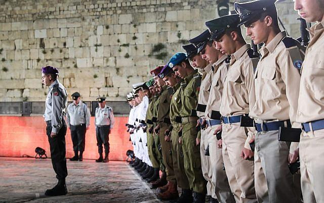 Israel tưởng niệm những người lính tử trận và nạn nhân khủng bố ảnh 1