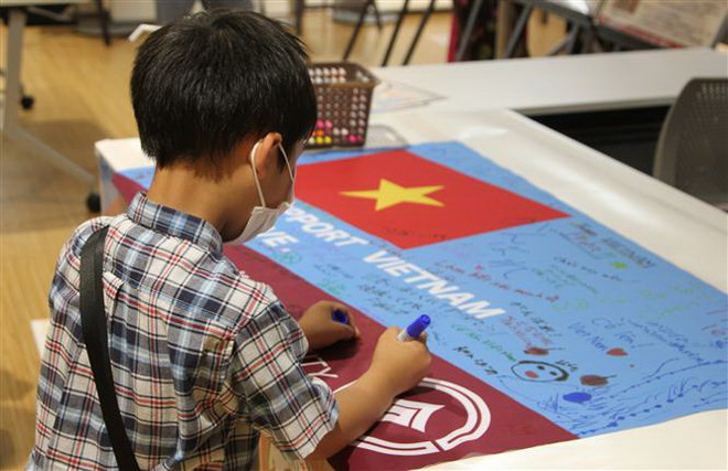 Người dân Nhật Bản cổ vũ đoàn thể thao người khuyết tật Việt Nam ảnh 1