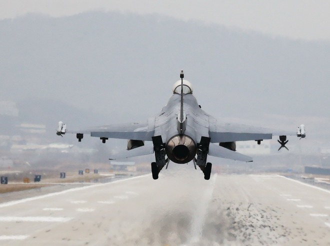 Pakistan cảnh báo Mỹ về thương vụ máy bay tiêm kích F-16 ảnh 1