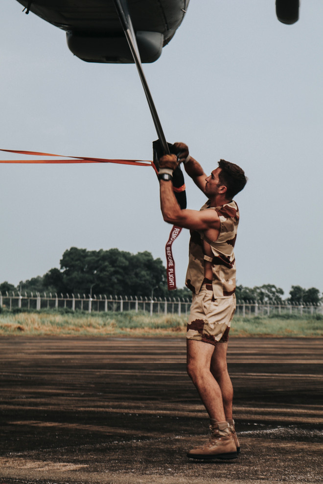 [Photo] Trải nghiệm cùng máy bay quân sự Pháp trên bầu trời Hà Nội ảnh 18
