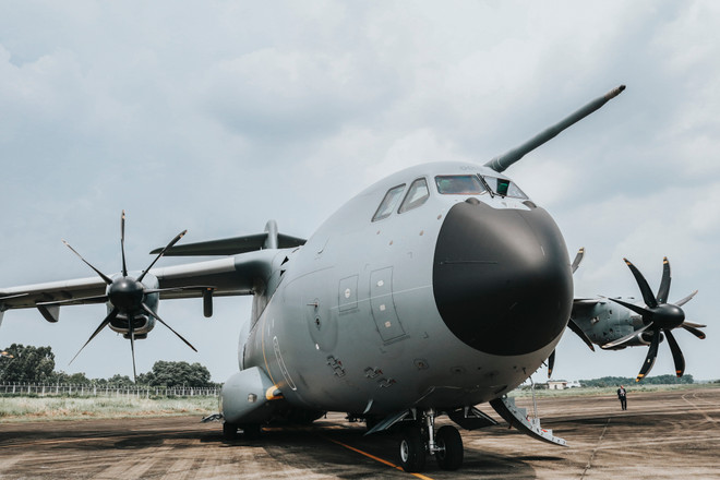 [Photo] Trải nghiệm cùng máy bay quân sự Pháp trên bầu trời Hà Nội ảnh 19