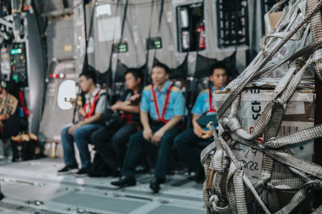 [Photo] Trải nghiệm cùng máy bay quân sự Pháp trên bầu trời Hà Nội ảnh 8