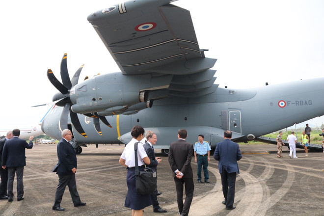 [Photo] Trải nghiệm cùng máy bay quân sự Pháp trên bầu trời Hà Nội ảnh 20