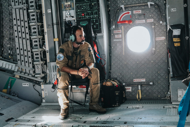 [Photo] Trải nghiệm cùng máy bay quân sự Pháp trên bầu trời Hà Nội ảnh 11