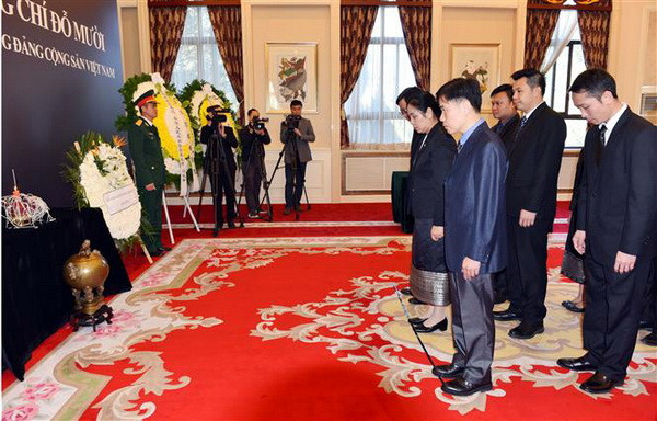 Lễ viếng và mở sổ tang nguyên Tổng Bí thư Đỗ Mười tại Trung Quốc ảnh 1