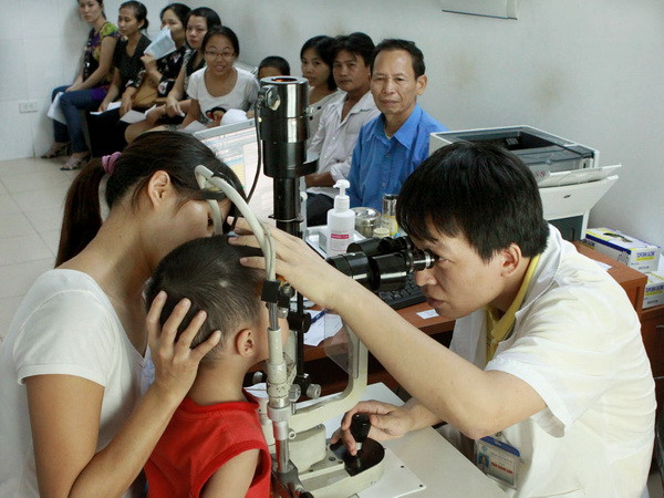 Dịch đau mắt đỏ năm nay có xu hướng nhẹ hơn năm trước ảnh 1