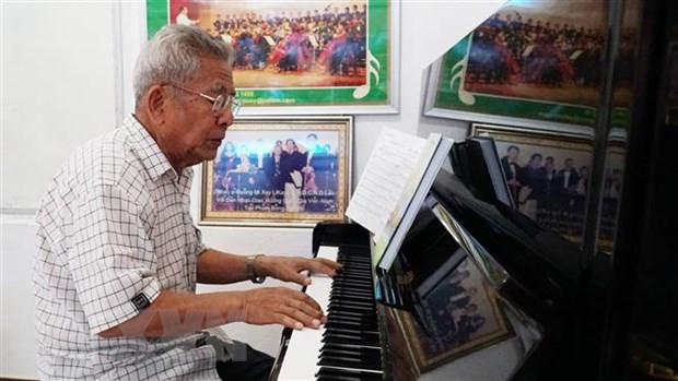 Hình ảnh Bác Hồ giản dị, gần gũi trong trái tim người dân Lào ảnh 2