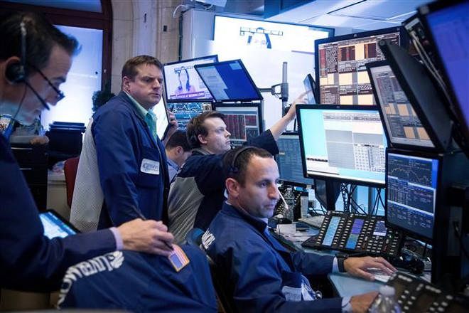 Chứng khoán Âu Mỹ tăng khi nhà đầu tư lạc quan hơn về trần nợ công ảnh 1