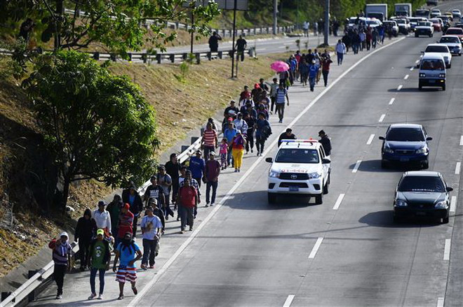 Tổng thống Mỹ hoàn tất kế hoạch giảm mức tiếp nhận người tị nạn ảnh 1