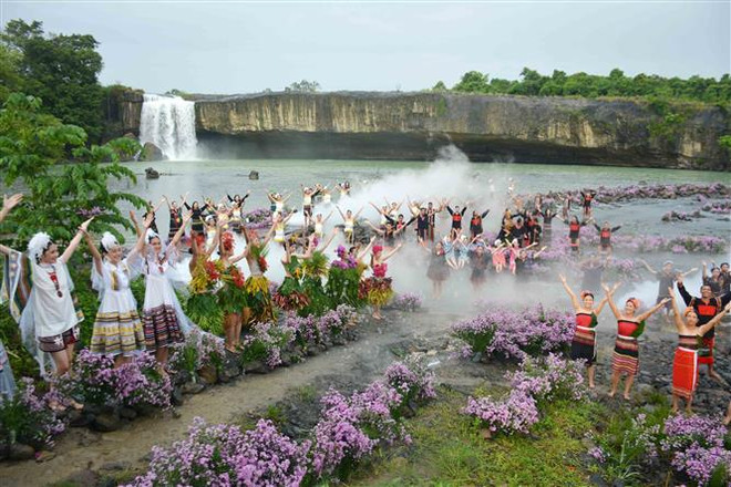 Kiến tạo sức sống mới cho sản phẩm thổ cẩm Tây Nguyên ảnh 1