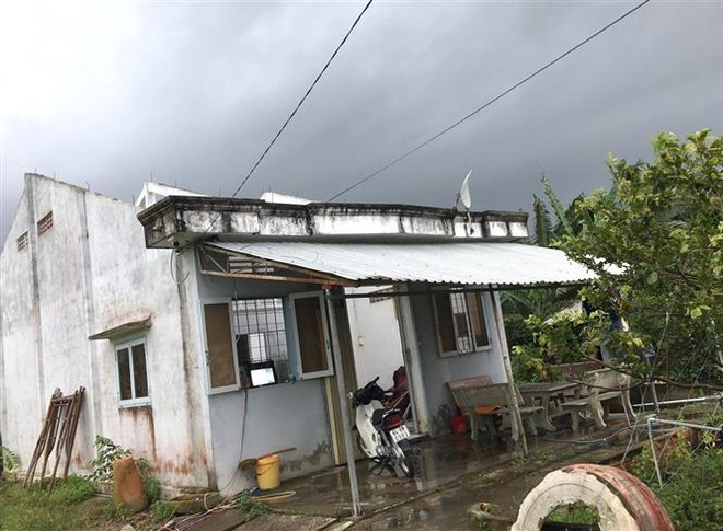 Mưa kèm dông lốc khiến 4 người thương vong và gây nhiều thiệt hại ảnh 1